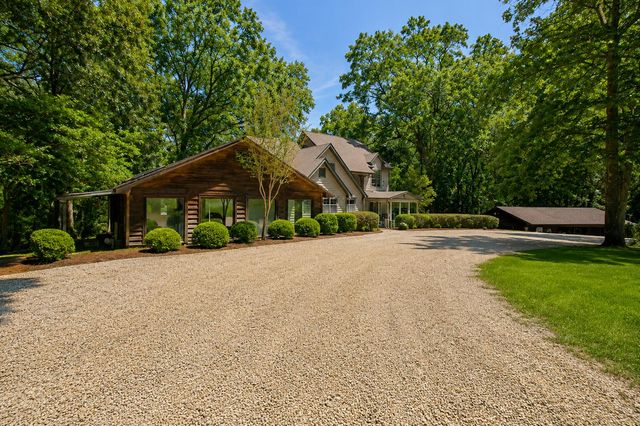 315 Buccaneer Dr., Hattiesburg, MS 39402