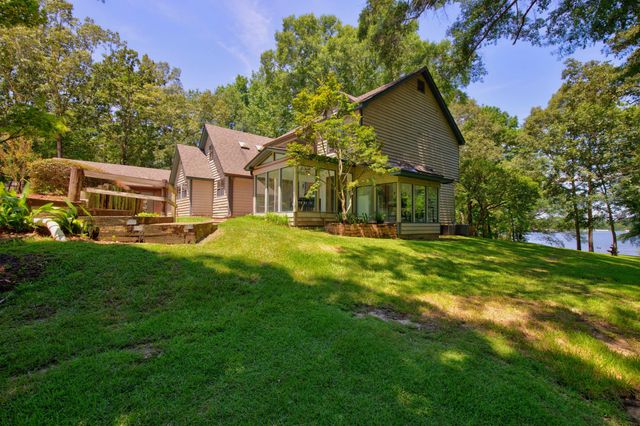 315 Buccaneer Dr., Hattiesburg, MS 39402