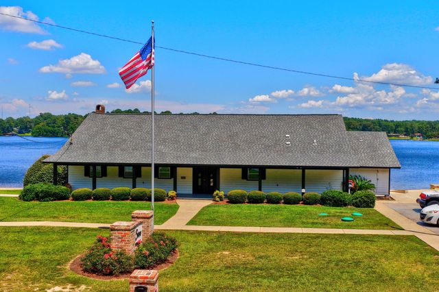 315 Buccaneer Dr., Hattiesburg, MS 39402