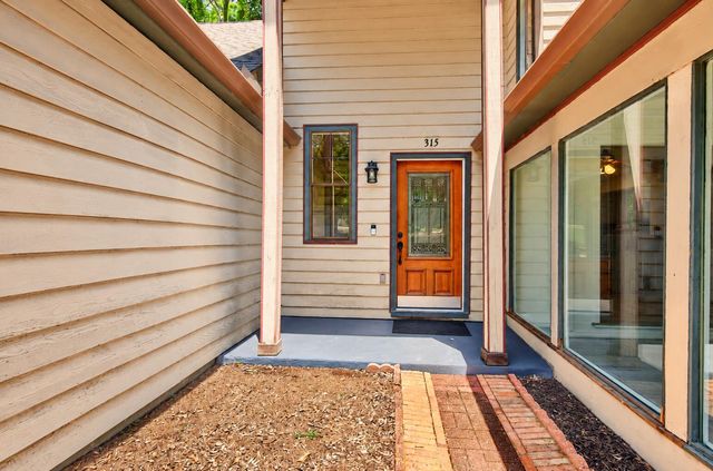 315 Buccaneer Dr., Hattiesburg, MS 39402