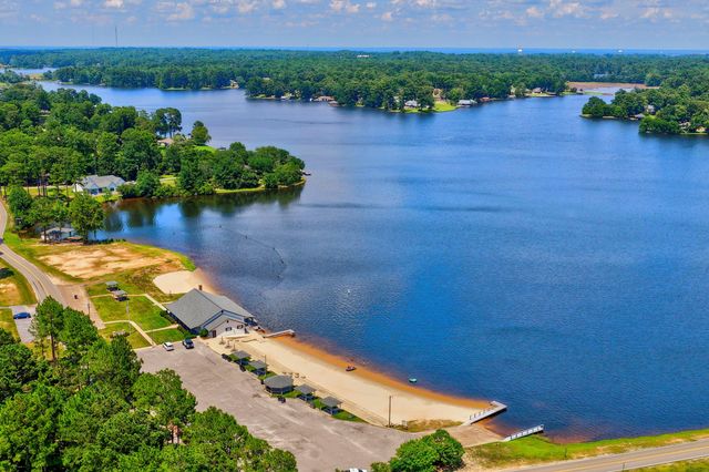 315 Buccaneer Dr., Hattiesburg, MS 39402