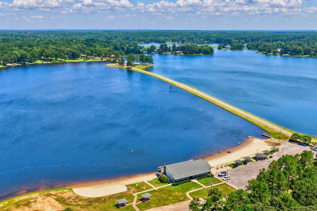 315 Buccaneer Dr., Hattiesburg, MS 39402