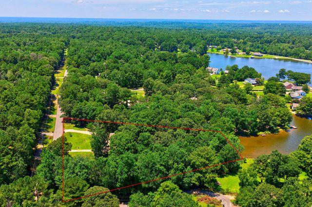 315 Buccaneer Dr., Hattiesburg, MS 39402
