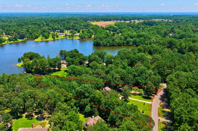 315 Buccaneer Dr., Hattiesburg, MS 39402