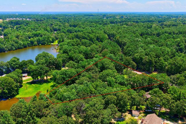 315 Buccaneer Dr., Hattiesburg, MS 39402
