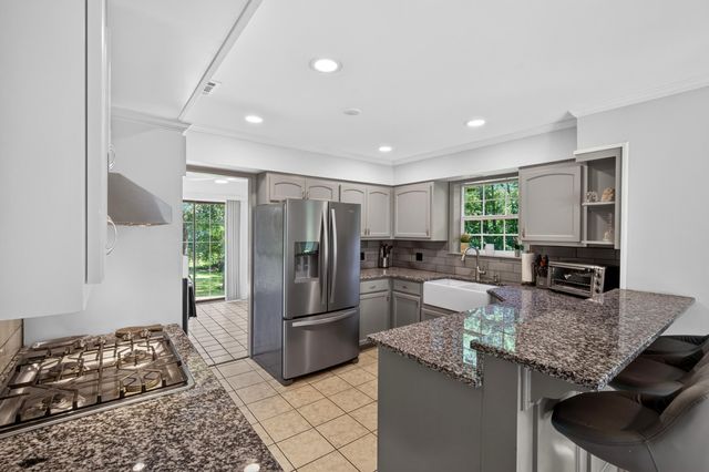 315 Buccaneer Dr., Hattiesburg, MS 39402