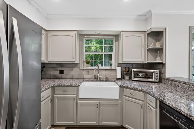315 Buccaneer Dr., Hattiesburg, MS 39402