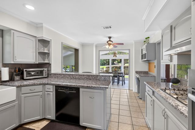 315 Buccaneer Dr., Hattiesburg, MS 39402