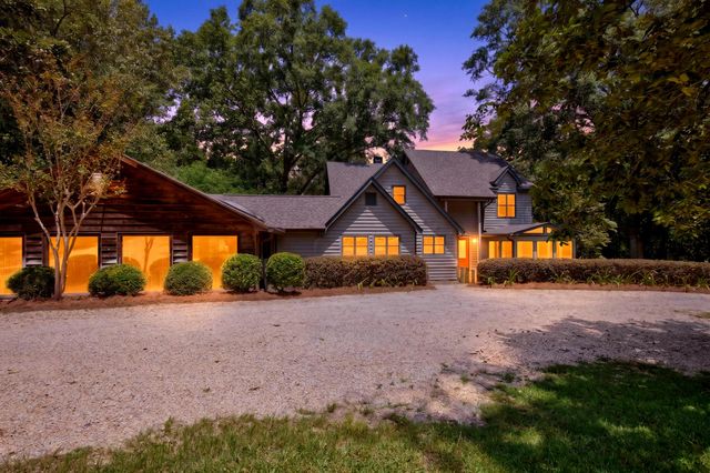 315 Buccaneer Dr., Hattiesburg, MS 39402
