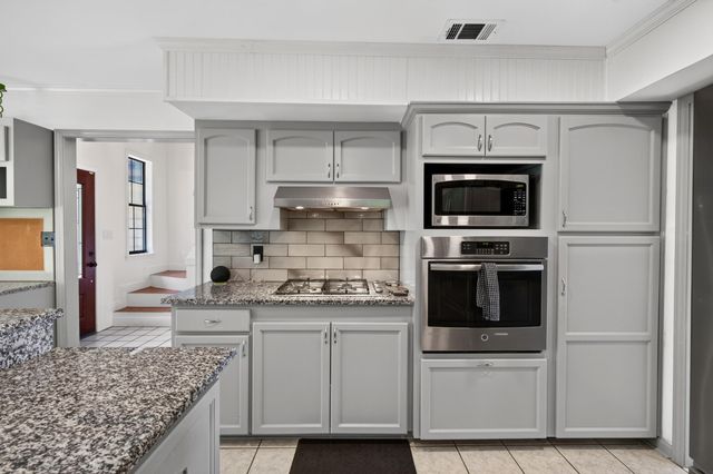 315 Buccaneer Dr., Hattiesburg, MS 39402