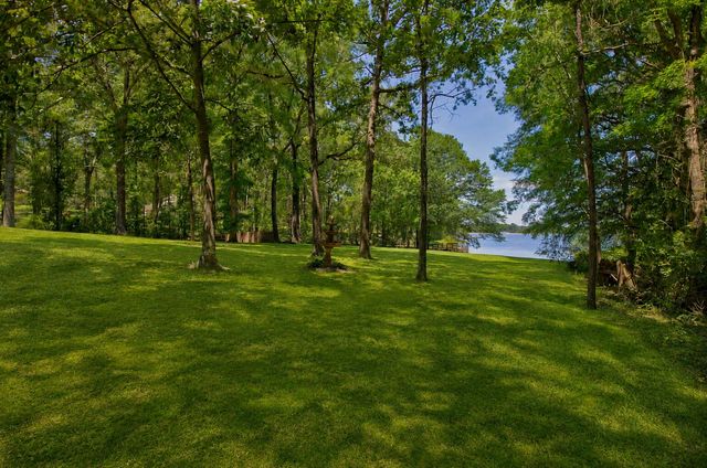 315 Buccaneer Dr., Hattiesburg, MS 39402