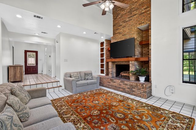 315 Buccaneer Dr., Hattiesburg, MS 39402