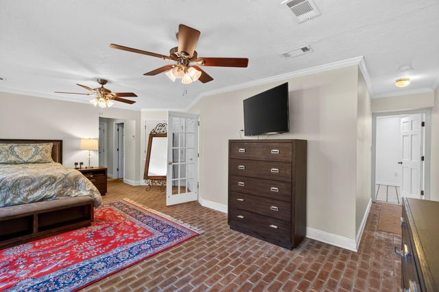 315 Buccaneer Dr., Hattiesburg, MS 39402