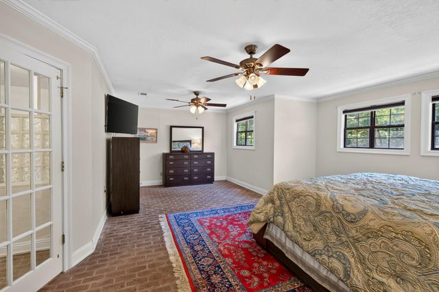 315 Buccaneer Dr., Hattiesburg, MS 39402