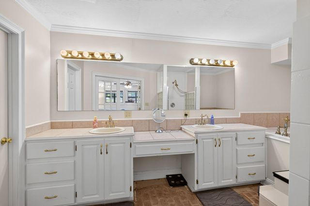 315 Buccaneer Dr., Hattiesburg, MS 39402
