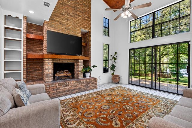 315 Buccaneer Dr., Hattiesburg, MS 39402