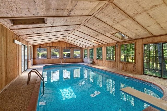 315 Buccaneer Dr., Hattiesburg, MS 39402