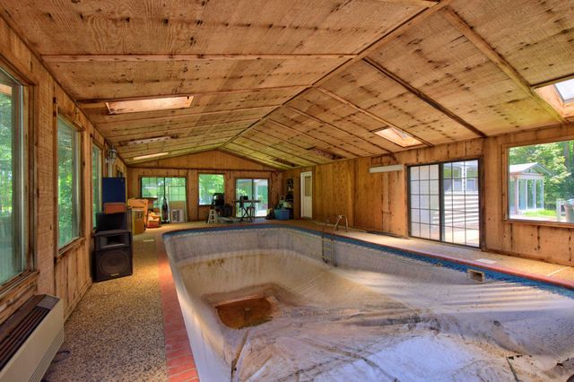 315 Buccaneer Dr., Hattiesburg, MS 39402