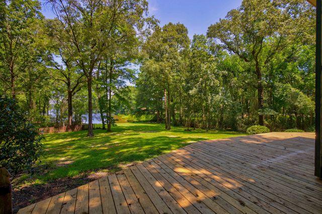 315 Buccaneer Dr., Hattiesburg, MS 39402