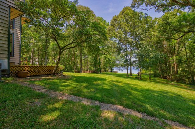 315 Buccaneer Dr., Hattiesburg, MS 39402
