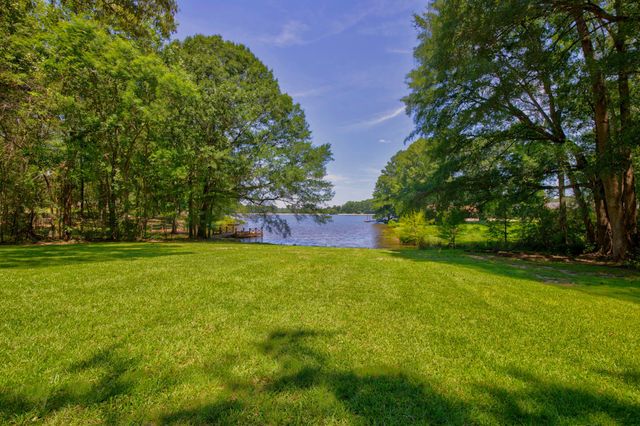 315 Buccaneer Dr., Hattiesburg, MS 39402