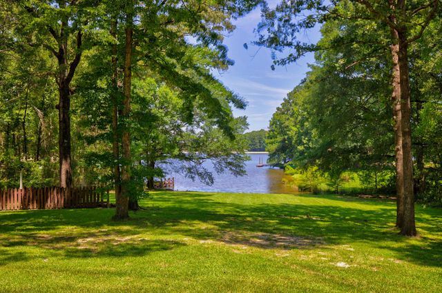 315 Buccaneer Dr., Hattiesburg, MS 39402