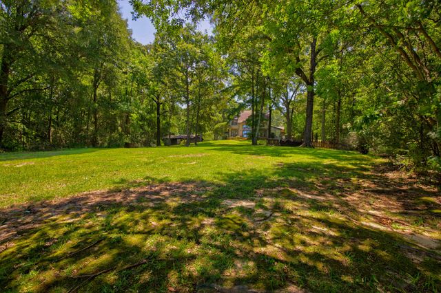 315 Buccaneer Dr., Hattiesburg, MS 39402