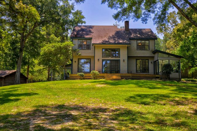 315 Buccaneer Dr., Hattiesburg, MS 39402