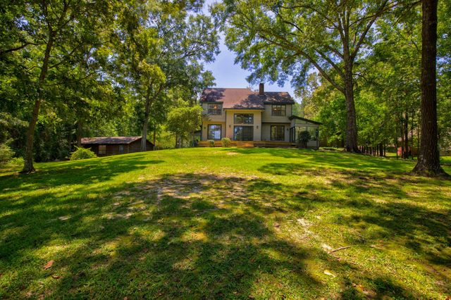 315 Buccaneer Dr., Hattiesburg, MS 39402