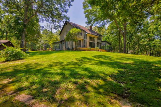 315 Buccaneer Dr., Hattiesburg, MS 39402
