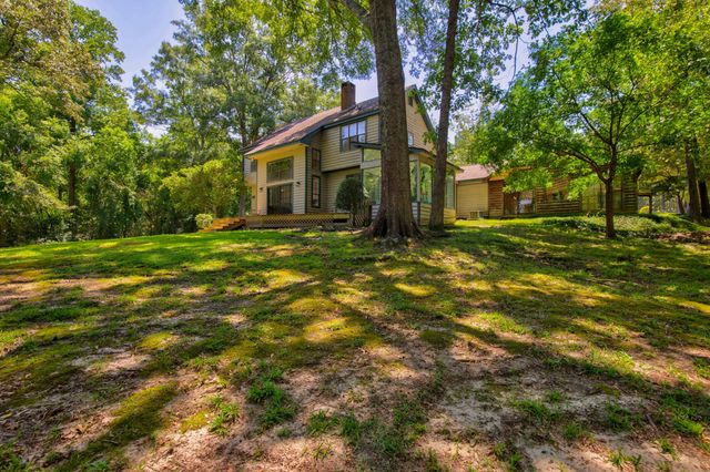 315 Buccaneer Dr., Hattiesburg, MS 39402