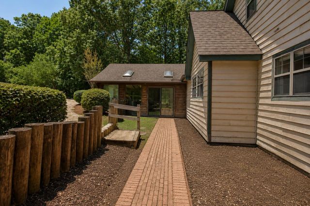 315 Buccaneer Dr., Hattiesburg, MS 39402