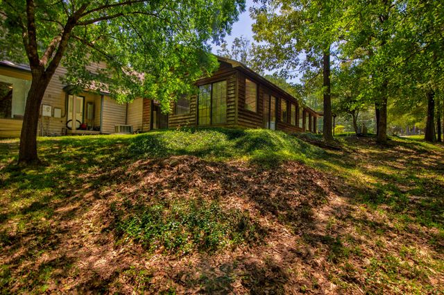 315 Buccaneer Dr., Hattiesburg, MS 39402