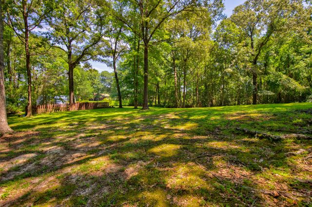 315 Buccaneer Dr., Hattiesburg, MS 39402