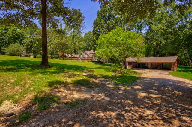 315 Buccaneer Dr., Hattiesburg, MS 39402