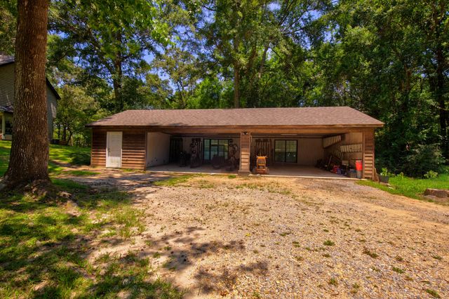 315 Buccaneer Dr., Hattiesburg, MS 39402
