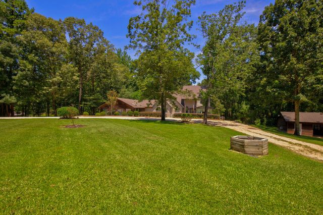315 Buccaneer Dr., Hattiesburg, MS 39402