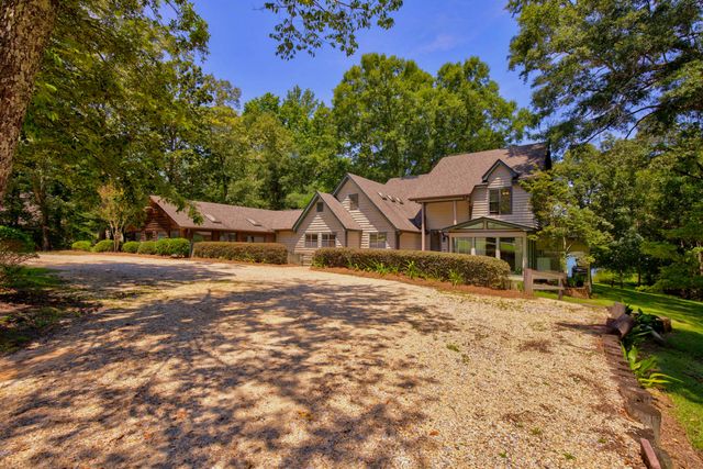 315 Buccaneer Dr., Hattiesburg, MS 39402