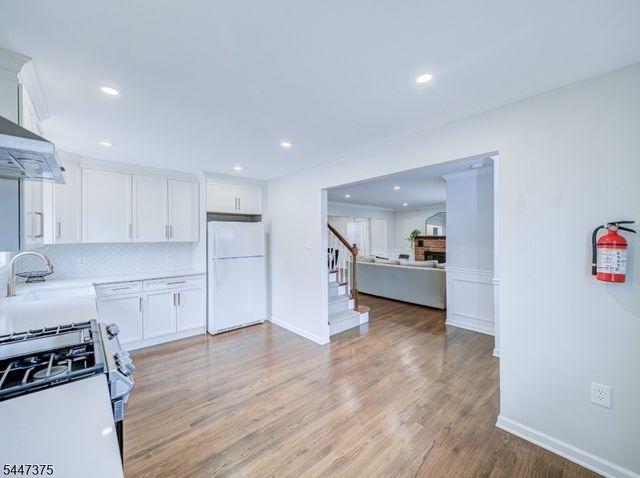 1915 Crescent Pkwy, Linden City, NJ 07036