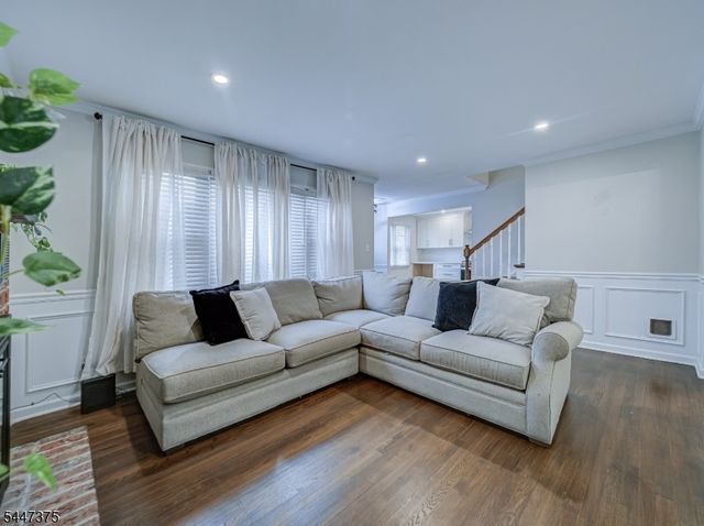 1915 Crescent Pkwy, Linden City, NJ 07036
