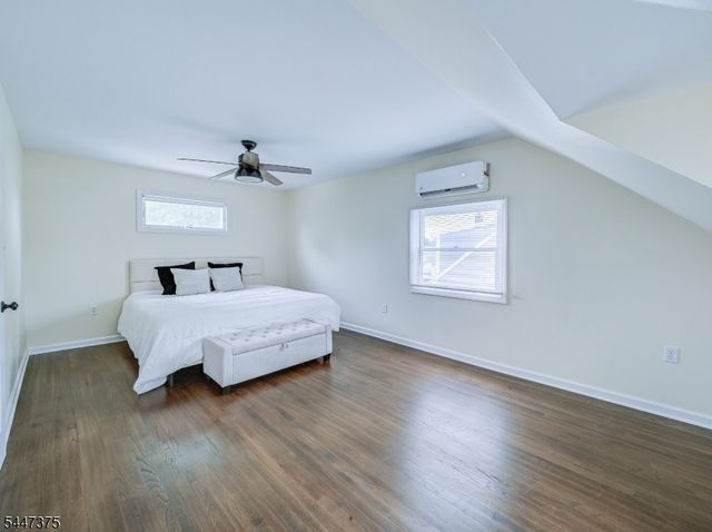 1915 Crescent Pkwy, Linden City, NJ 07036