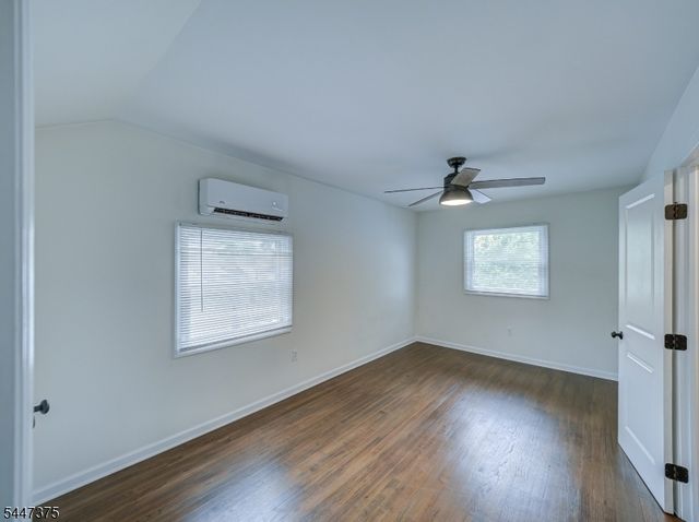 1915 Crescent Pkwy, Linden City, NJ 07036