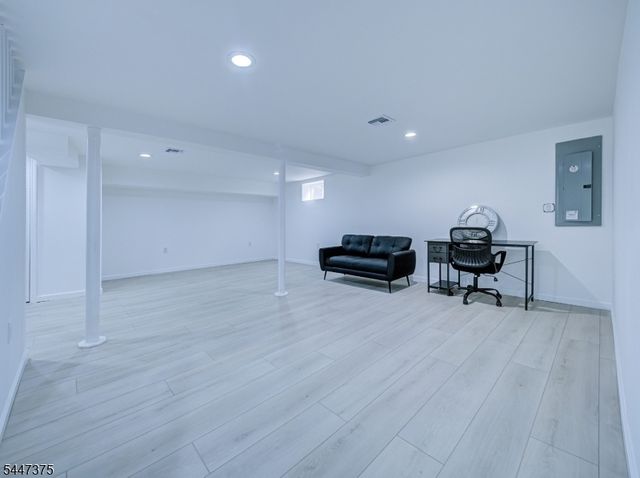 1915 Crescent Pkwy, Linden City, NJ 07036