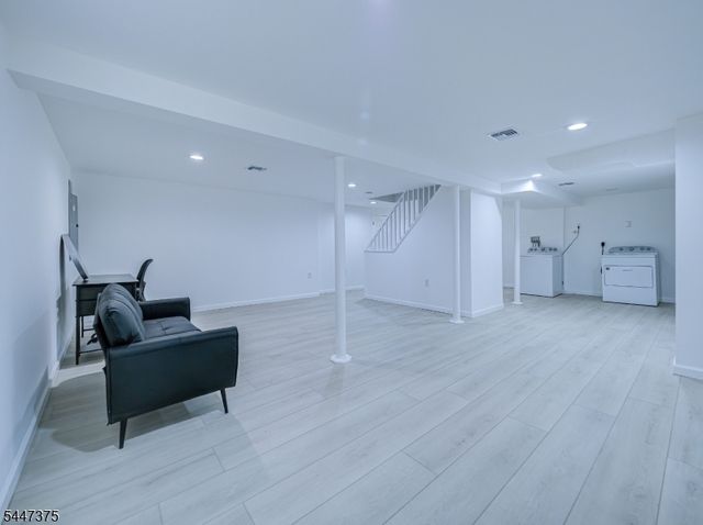 1915 Crescent Pkwy, Linden City, NJ 07036