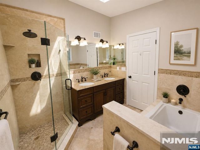 477 Undercliff Avenue, Edgewater, NJ 07020