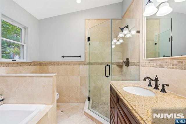 477 Undercliff Avenue, Edgewater, NJ 07020