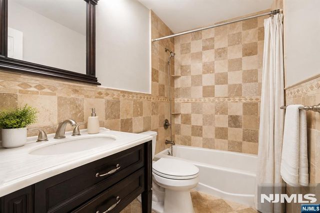477 Undercliff Avenue, Edgewater, NJ 07020