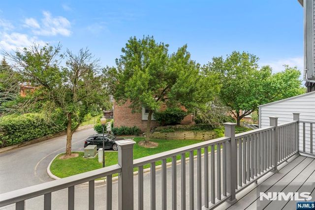 477 Undercliff Avenue, Edgewater, NJ 07020