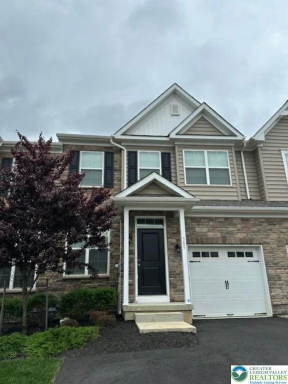 585 Gray Feather Way, Upper Macungie Twp, PA 18104