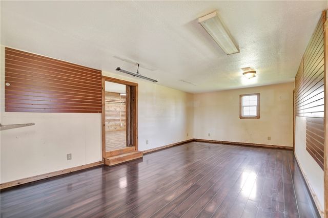 301 Price Street, Madisonville, TX 77864